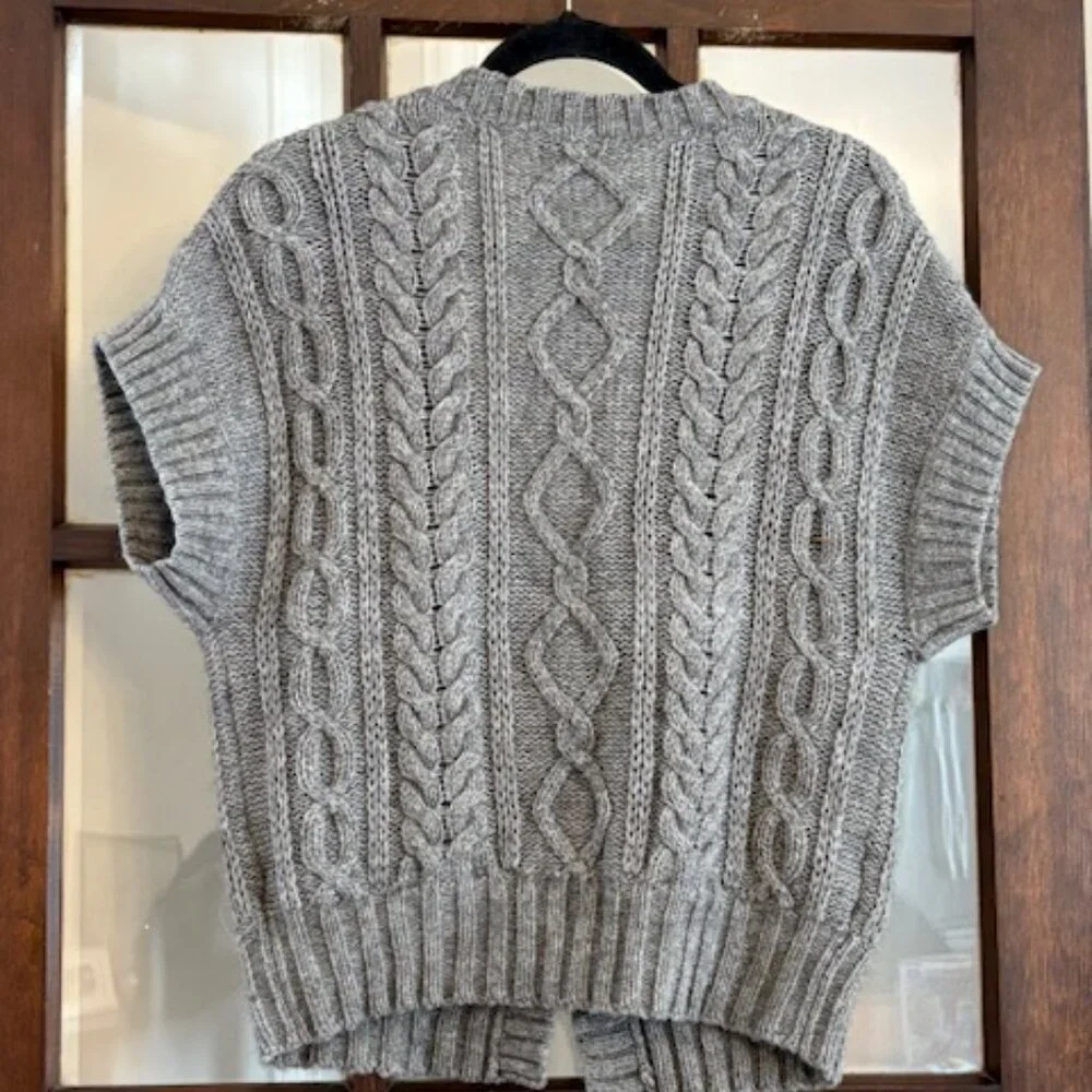 Banana Republic Alpaca-Blend Gray Short-Sleeved Sweater/Cardigan, Size Medium - Picture 5 of 5